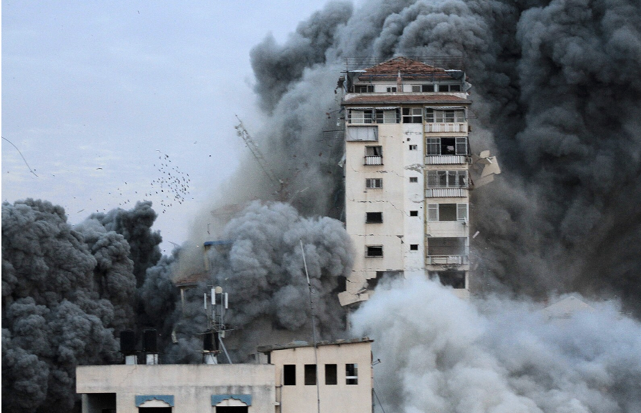 Missile hit on building in Gaza (CC BY-SA 3.0)